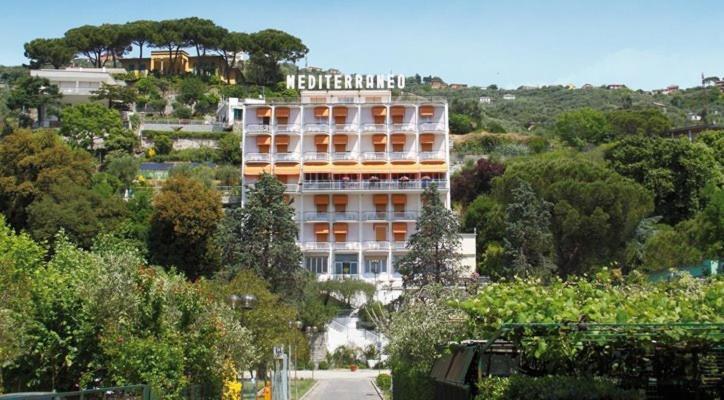 Hotel Mediterraneo Cavi di Lavagna Kültér fotó